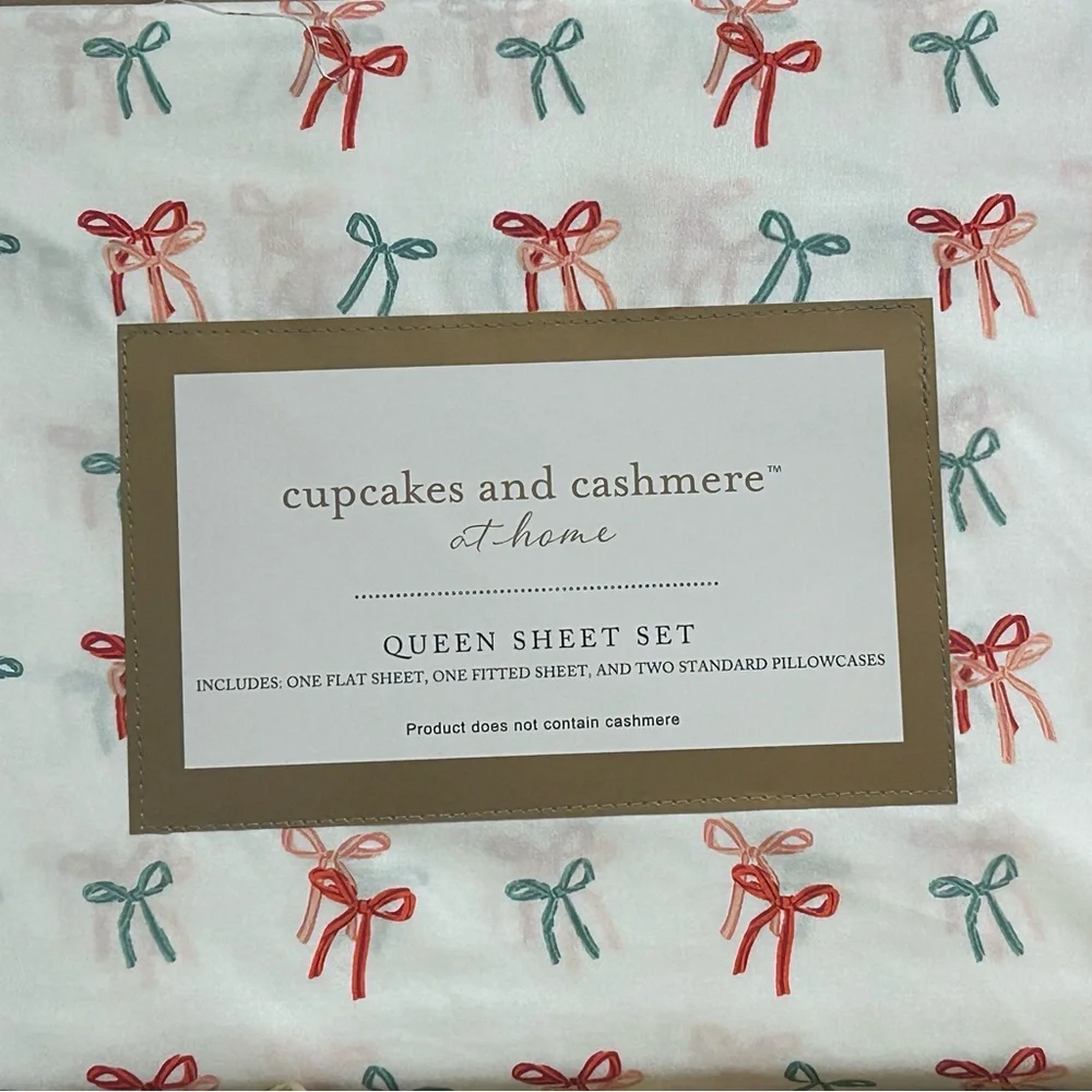 CUPCAKES AND CASHMERE Red And Green Striped Bows 4 Piece Queen Sheet Set
